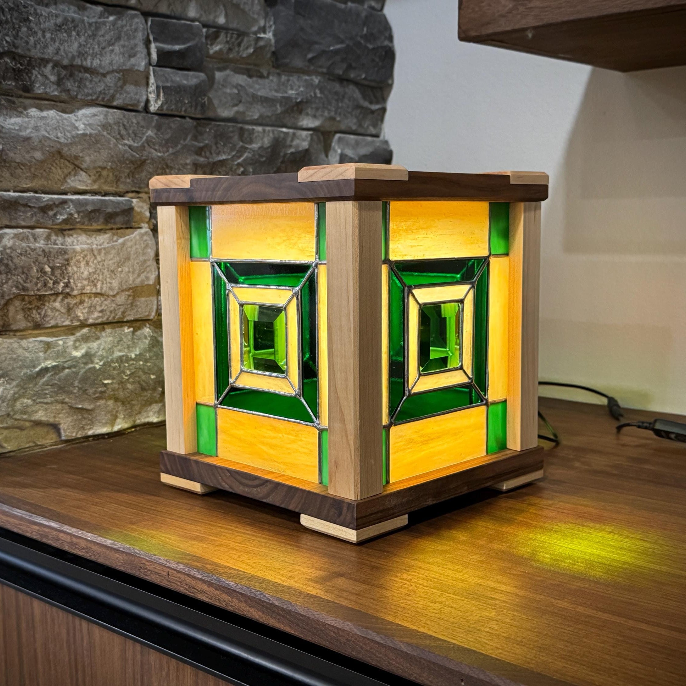 Verdant Light – Handcrafted Stained Glass & Hardwood Accent Lamp