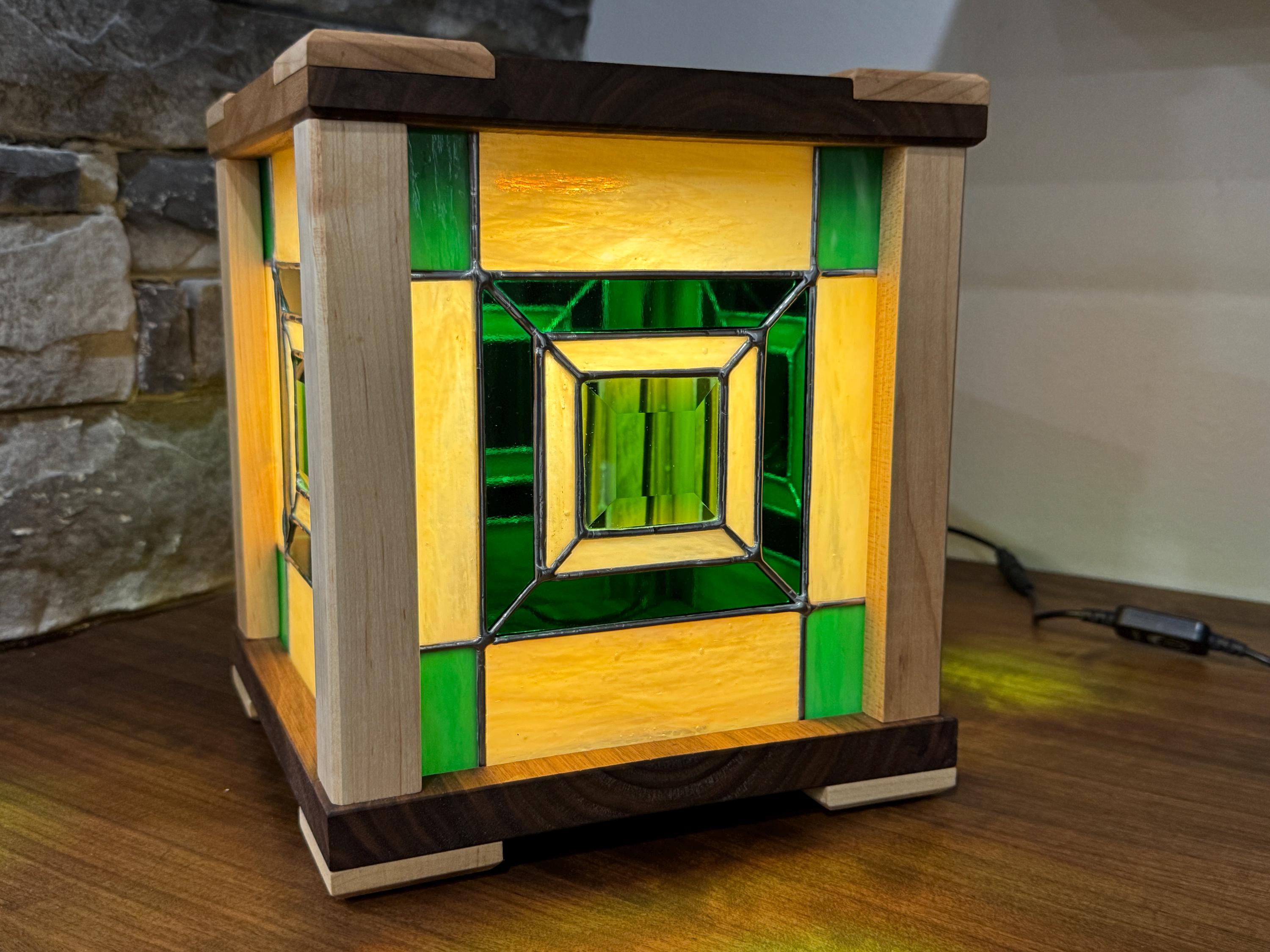 Verdant Light – Handcrafted Stained Glass & Hardwood Accent Lamp