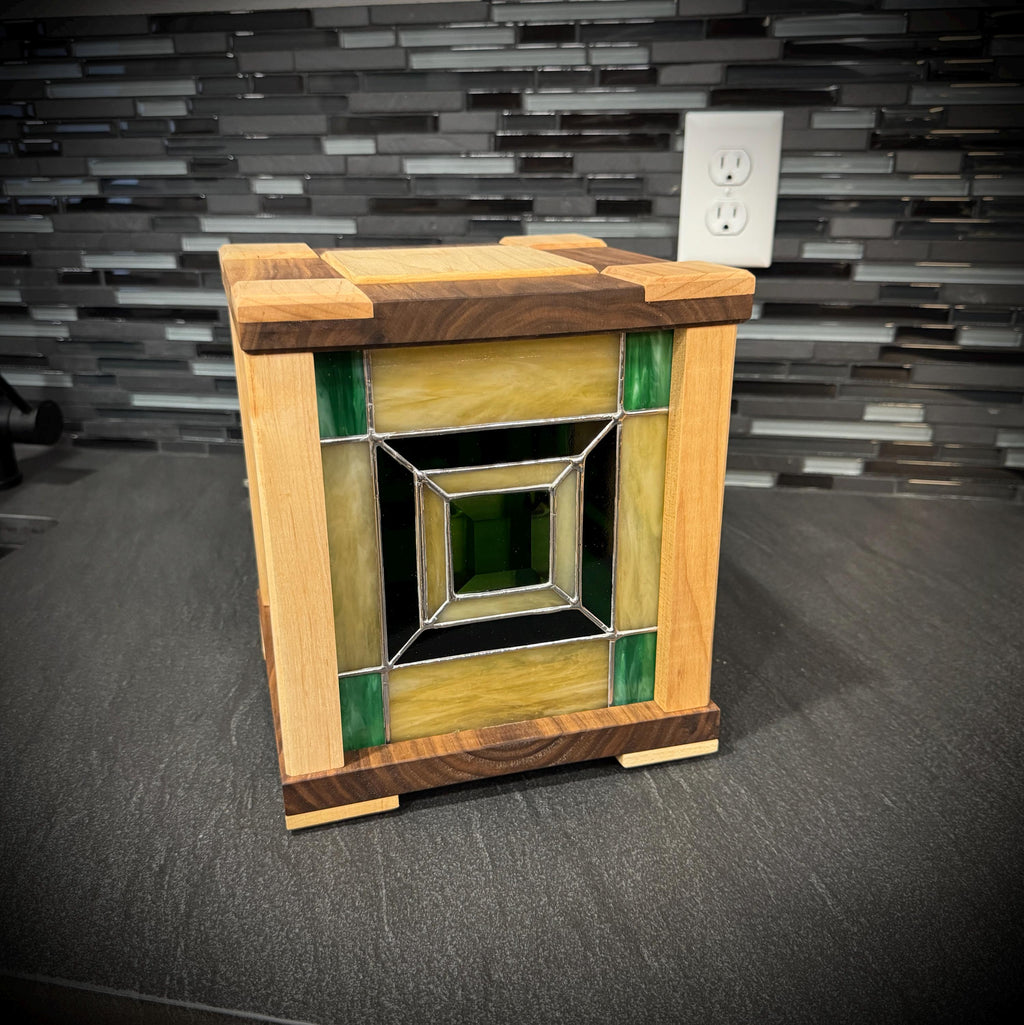 Verdant Light – Handcrafted Stained Glass & Hardwood Accent Lamp