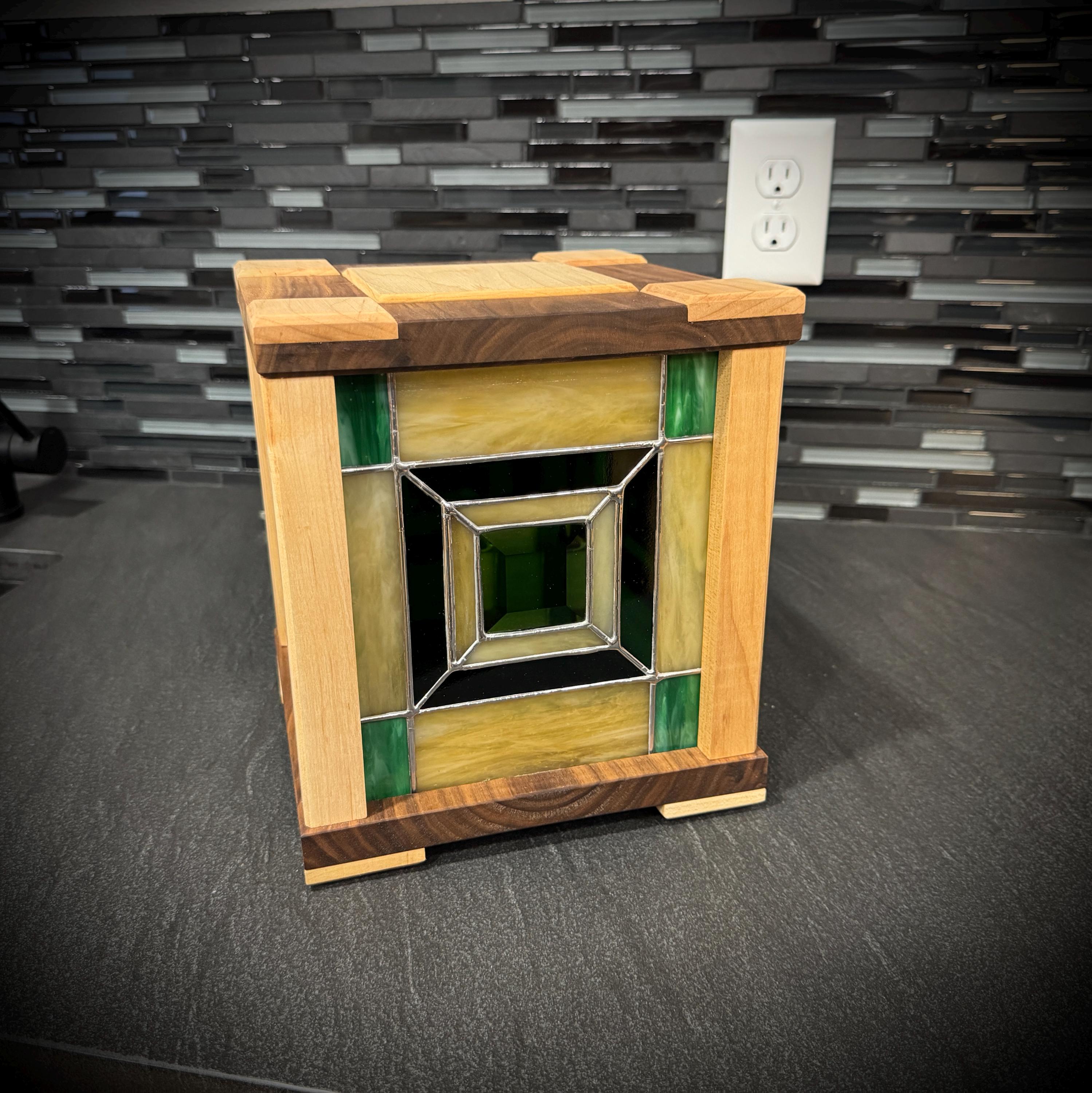 Verdant Light – Handcrafted Stained Glass & Hardwood Accent Lamp