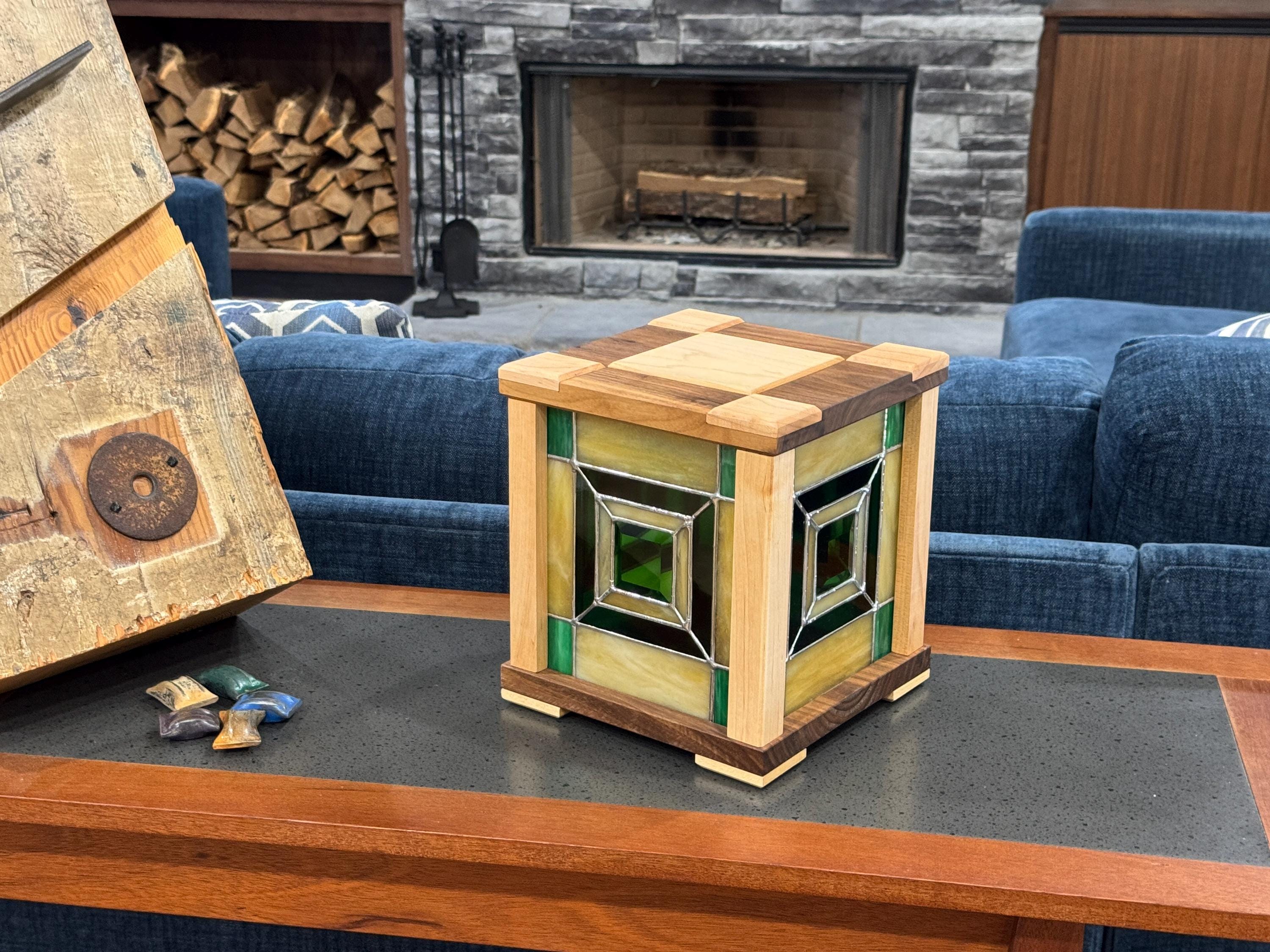 Verdant Light – Handcrafted Stained Glass & Hardwood Accent Lamp