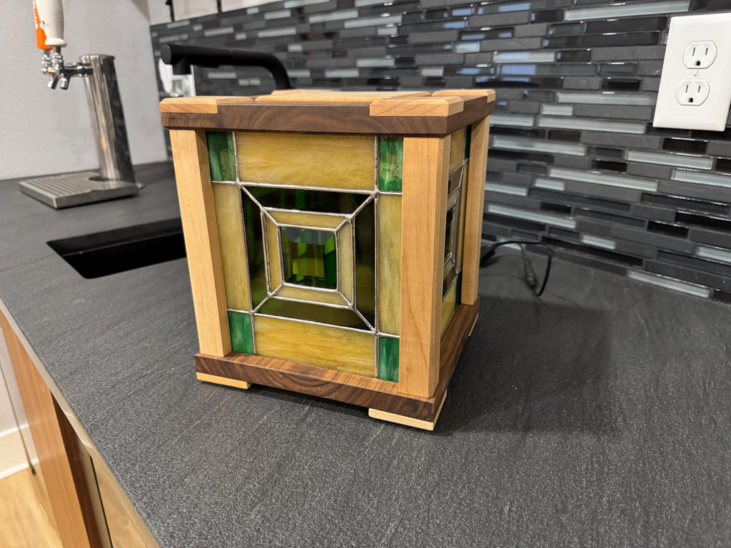 Verdant Light – Handcrafted Stained Glass & Hardwood Accent Lamp