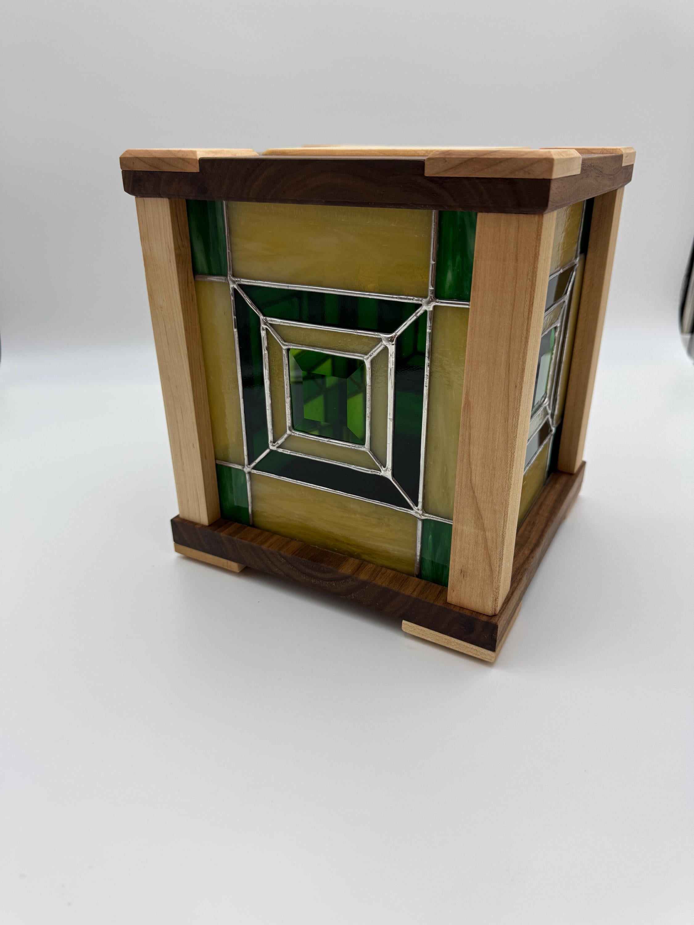 Verdant Light – Handcrafted Stained Glass & Hardwood Accent Lamp
